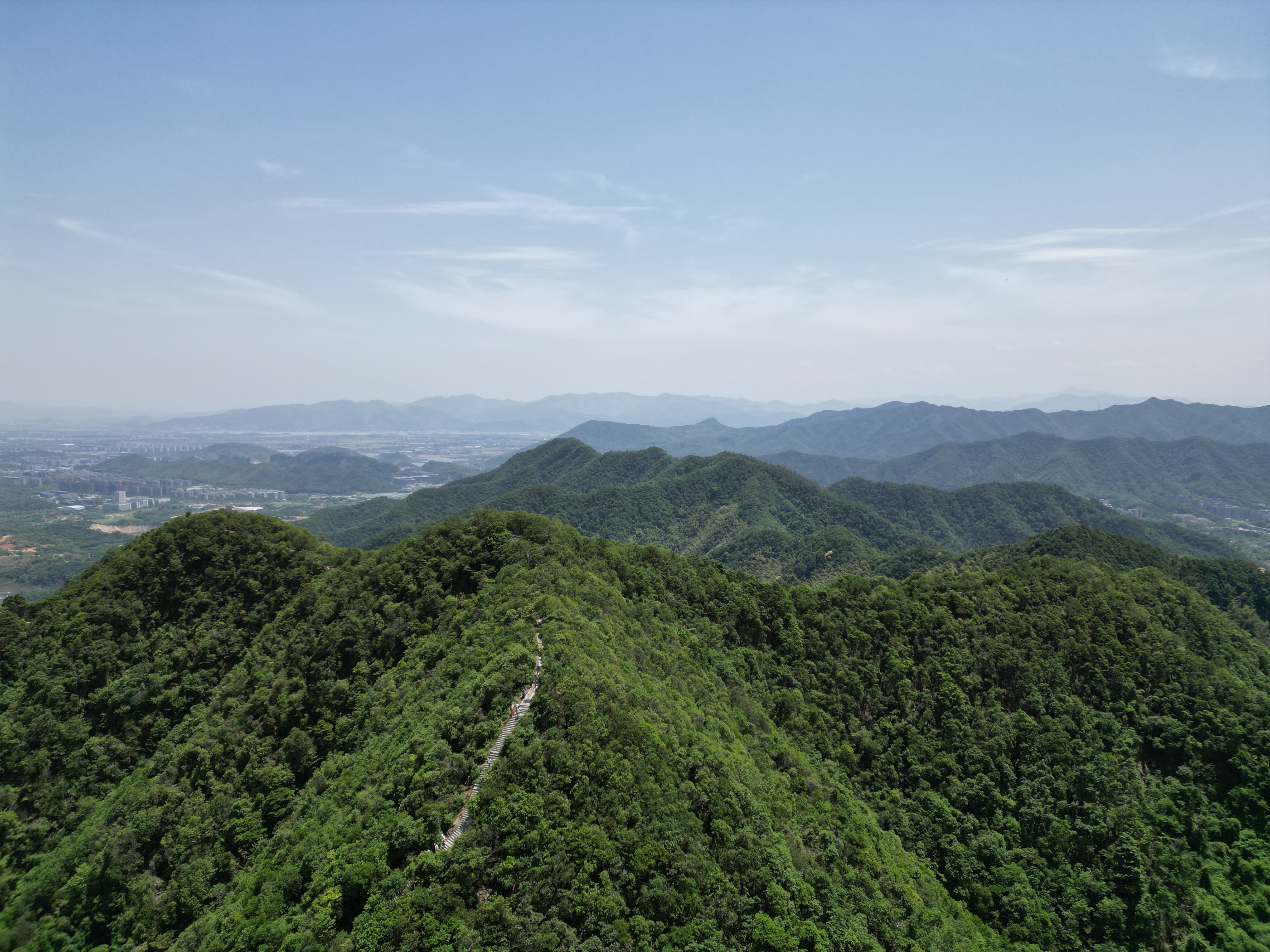 The forested trails of Tianzhu Mountain