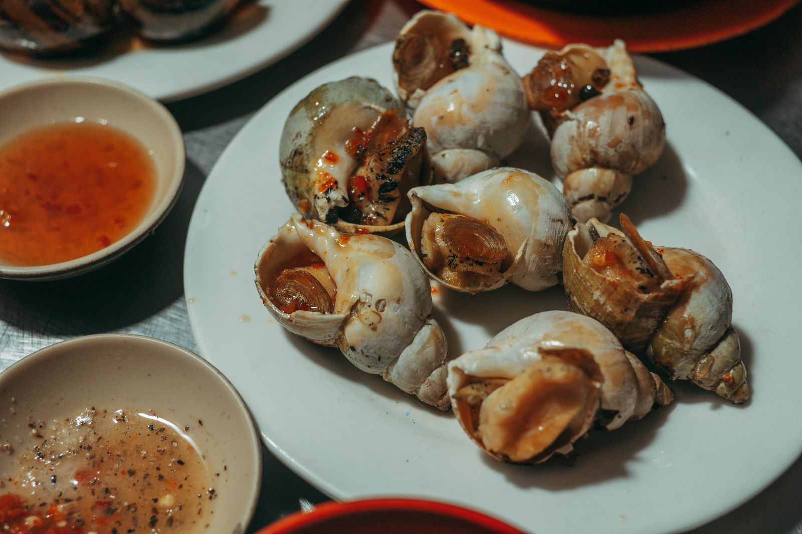 Cooked river snails with a dipping sauce